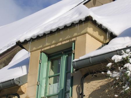 La fen�tre de ma chambre est toute d�cor�e...