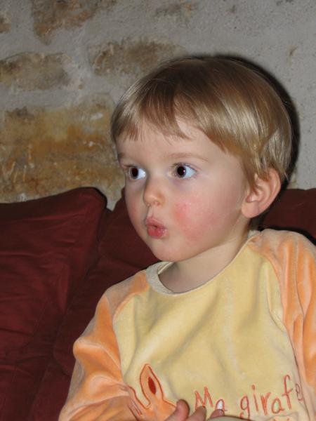 Je siffle les jolies filles � la t�l� !