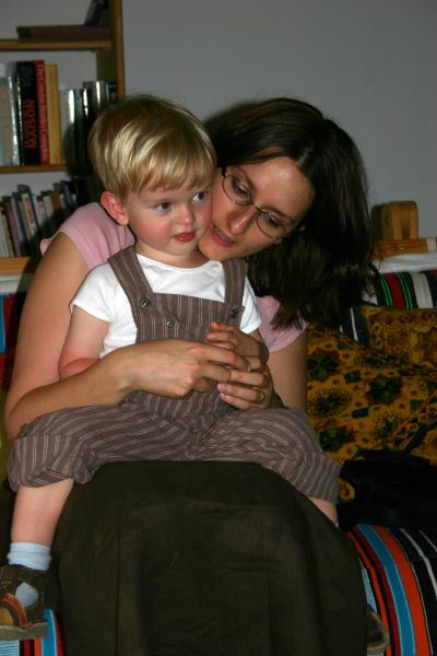 Ce qu'il y a de bien avec les genoux de maman...