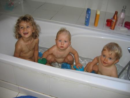 -Quand il y aura un quatri�me... Il faudra installer une autre baignoire !