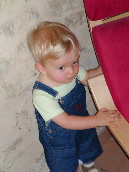 C�line, S�bastien, Coline et Romane viennent d'arriver � la maison, et... disons que je suis un tout petit peu intimid�...